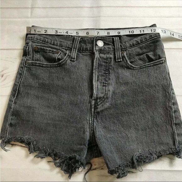 Levi's Hi Rise Black Wedgie Cut Off Shorts - Picture 10 of 11